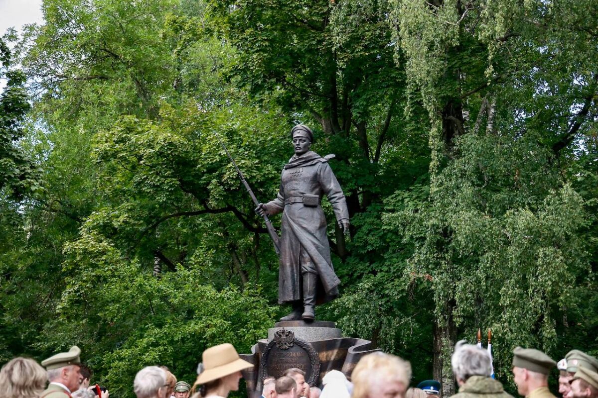 Памятник участникам Первой мировой войны открыли в нижегородском парке Кулибина
