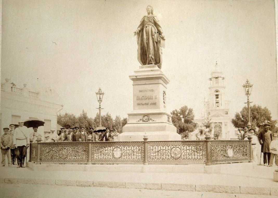 В Ростове памятник Екатерине II могут вернуть на историческое место - фото 1
