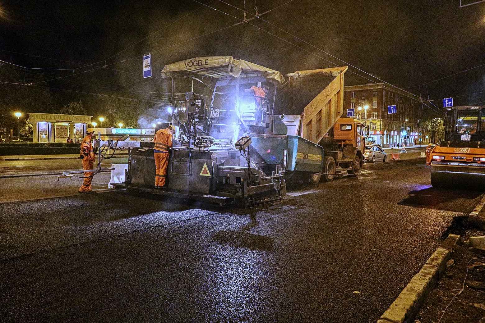 В Самаре на проспекте Кирова обновляют дорожное покрытие с применением новой смеси