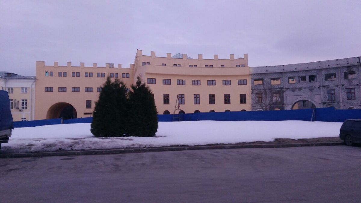 Фрагменты недостроенного Дома правительства сносят в Нижегородском кремле - фото 1