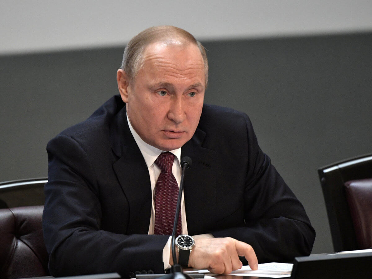 Владимир Путин поручил правительству разработать меры по обеспечению жильем молодых ученых