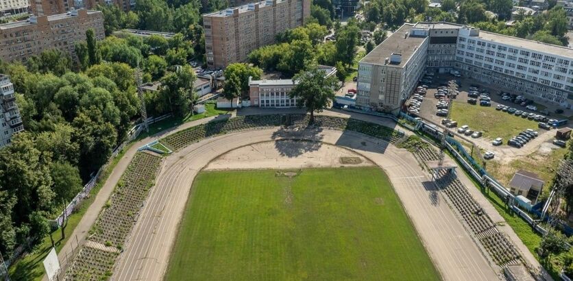 Стадион «Водник» закрыли в Нижнем Новгороде из-за аварийного состояния  - фото 1