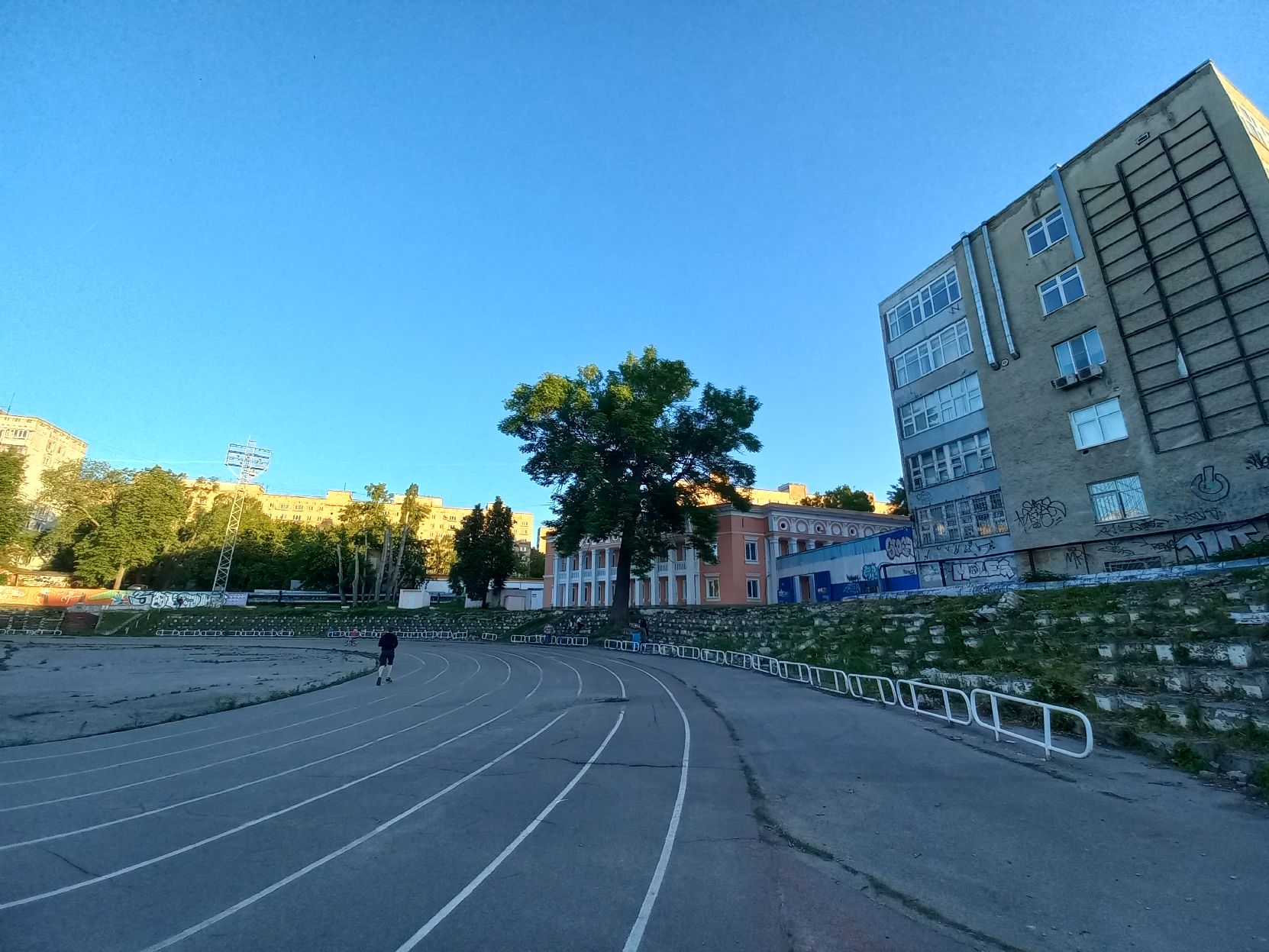 Времена былой славы: что ждет заброшенные стадионы Нижнего Новгорода?   - фото 3