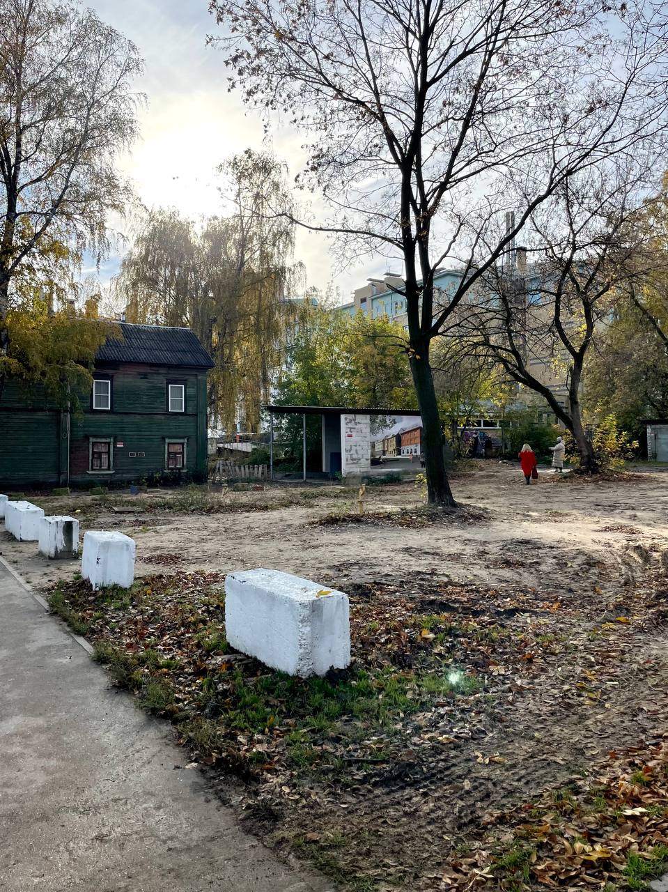 Стихийную парковку на улице Новой в Нижнем Новгороде оградили бетонными ...