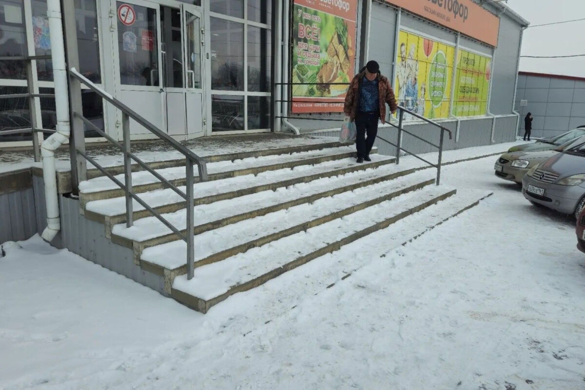 В Ростовской области выявили 170 нарушений уборки снега и наледи - фото 1