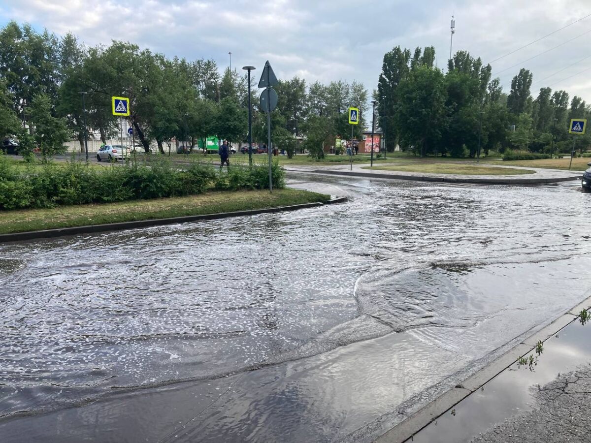 Ливневка появилась на улице Челюскинцев в Нижнем Новгороде - фото 1