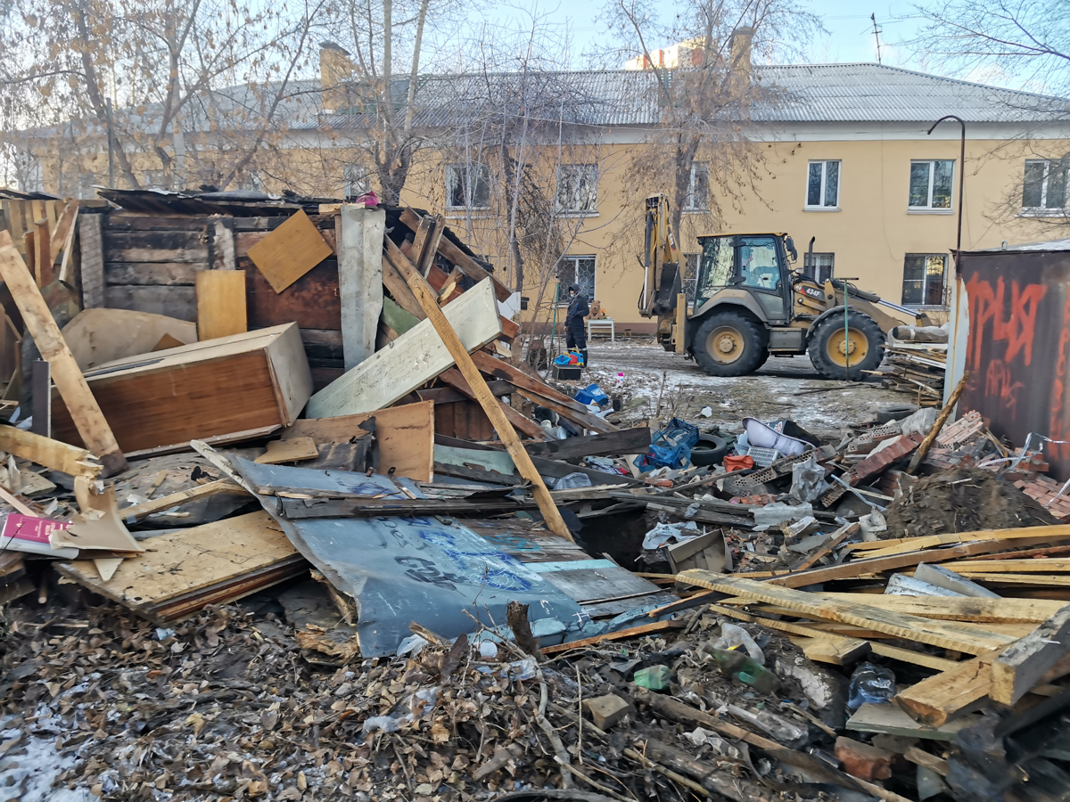 В Кировском районе Красноярска снесли 205 сооружений, находящихся вне закона