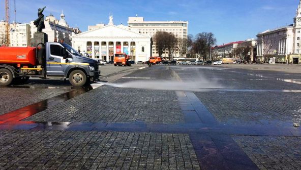 Весна на улицах Воронежа: где и как коммунальщики наводят порядок