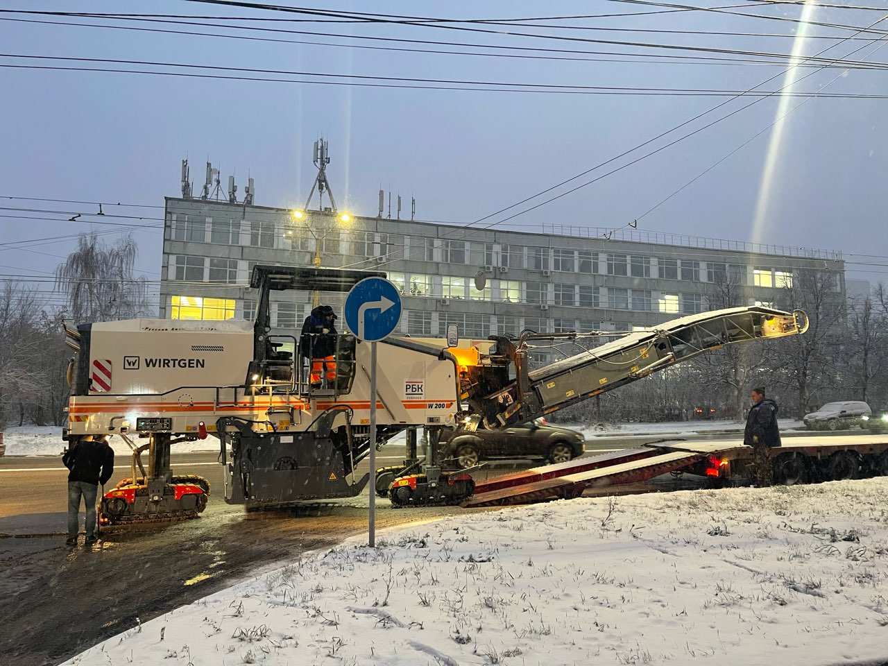 Нижегородцам рассказали, как правильно укладывать асфальт в снег в ноябре  2023