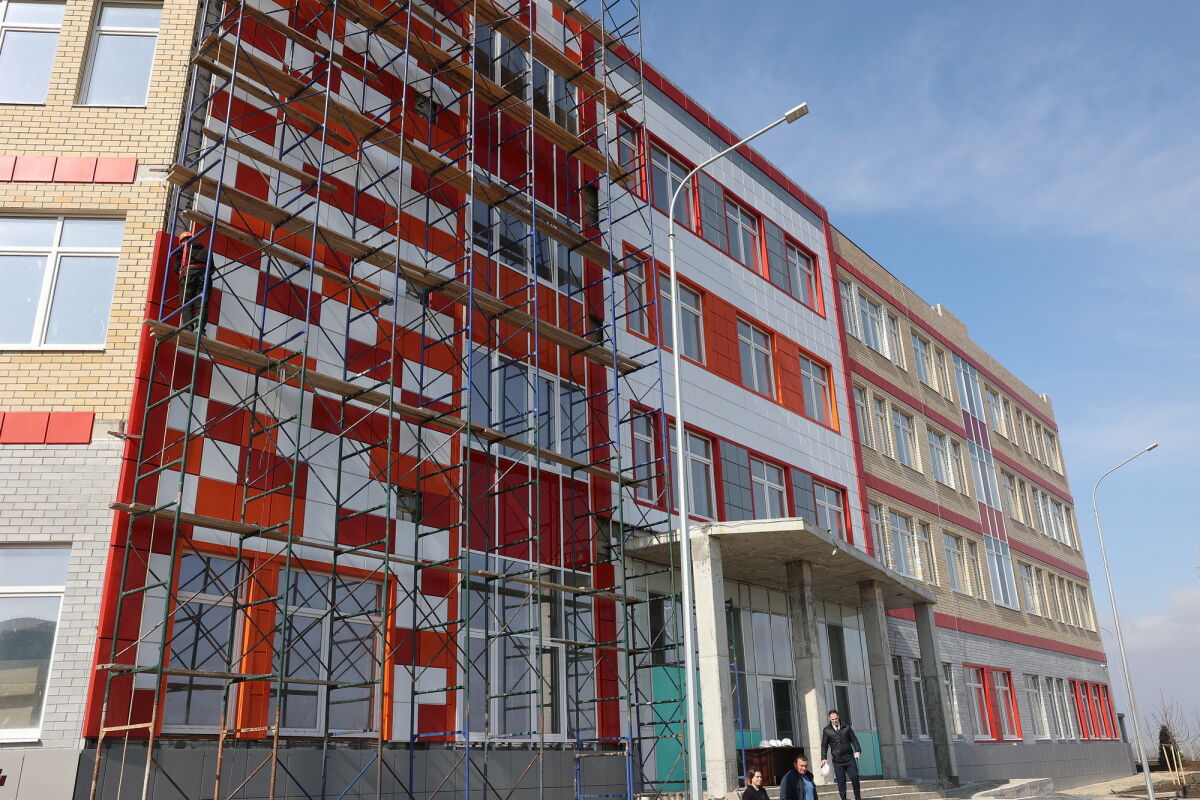 В Ростове на оснащение школы в Суворовском выделят 400 млн рублей  - фото 1